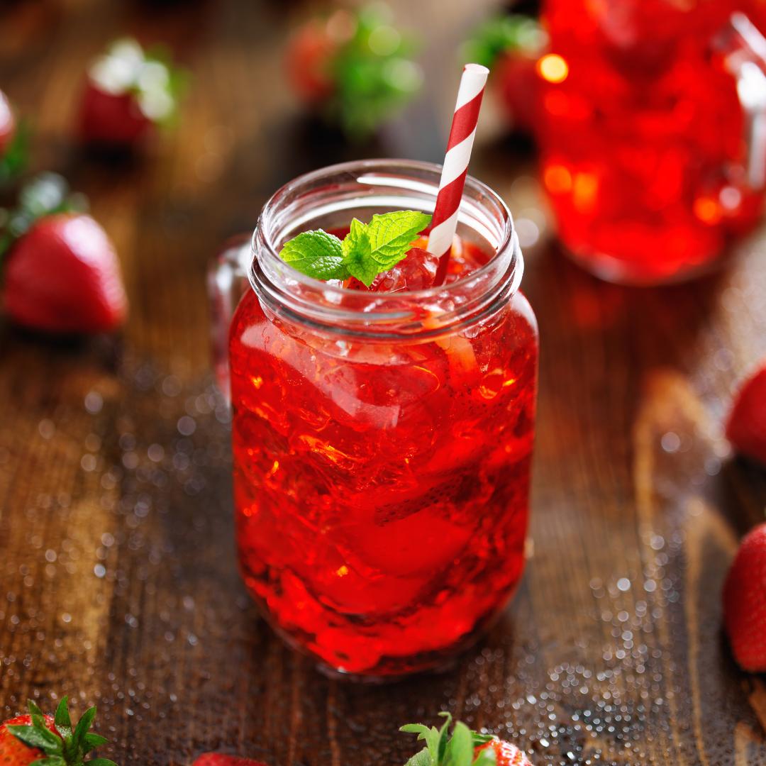 Auch Erdbeeren passen in eine Flasche